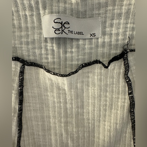 White Sleeveless Top with Black Trim - Picture 2 of 3